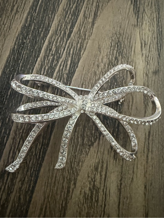 Anne Klein Jewelry - Anne Klein Silver Rhinestone Bow Brooch